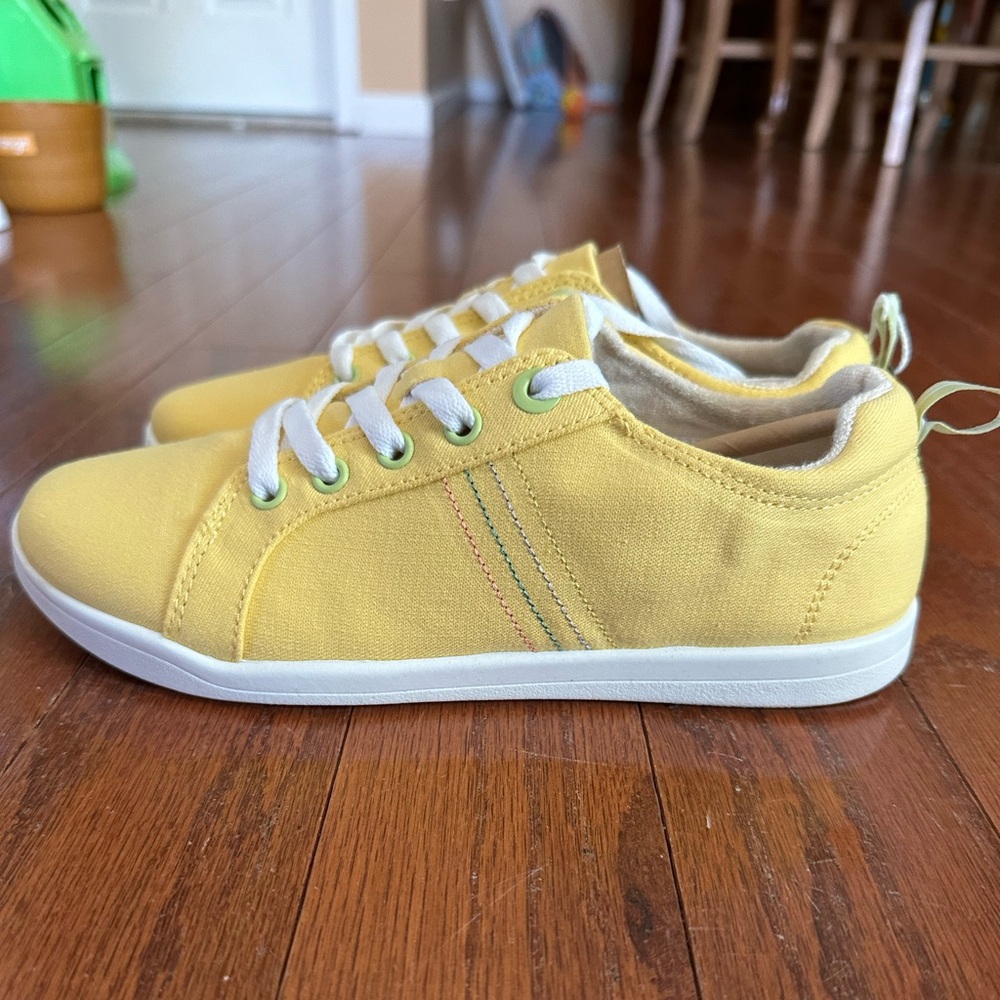 Brand new Vionic Beach Stinson